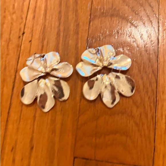 Silver Floral Earrings Gold Tone Elegant Classy Elevate any Style with these. - Picture 4 of 5